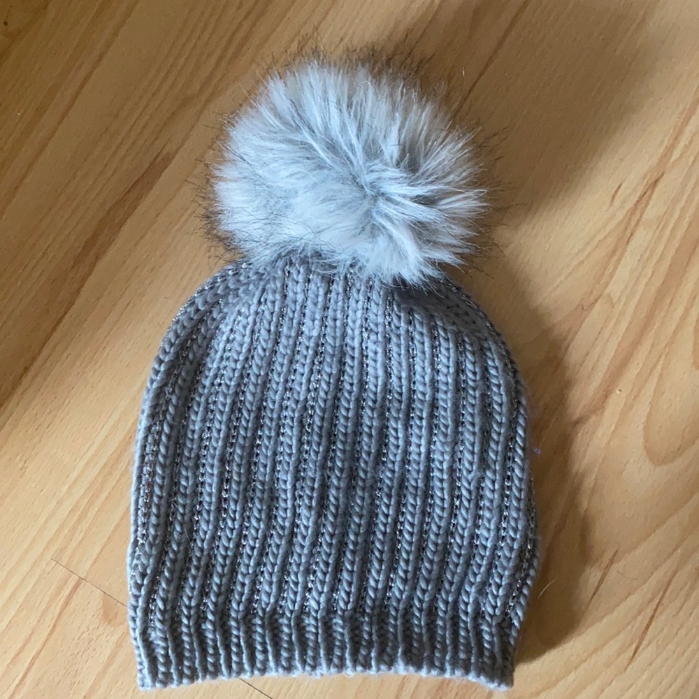 gray beanie with pom pom